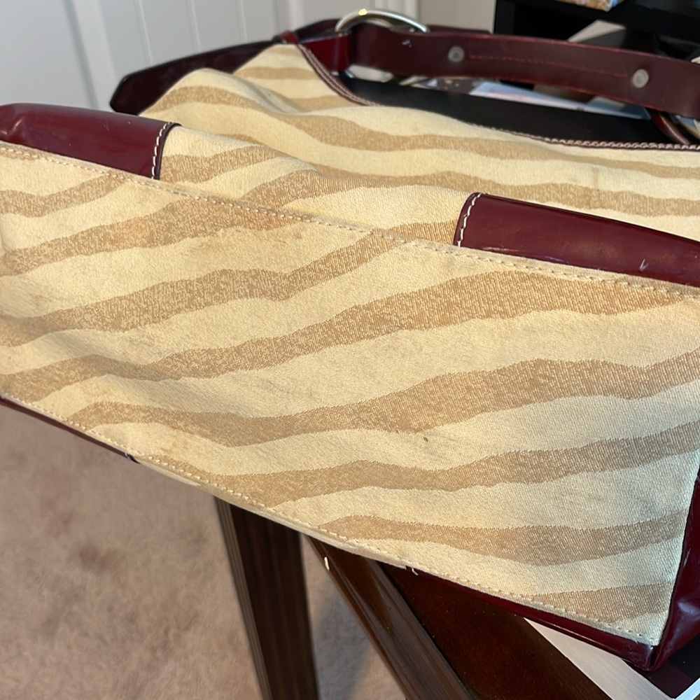 Dooney & Bourke Large Nikki Hobo bag. - Picture 4 of 16